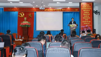 Hơn 180 đại biểu được tập huấn nghiệp vụ công tác tổ chức xây dựng Đảng