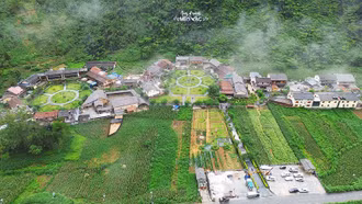 Làng du lịch dưới chân đèo Mã Pì Lèng