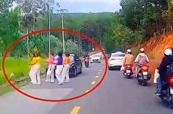 Khi nào dừng xe trên đường bị coi là gây rối trật tự công cộng?