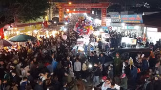 Du Xuân chợ Viềng