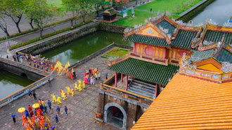 Độc đáo các vương triều ăn Tết