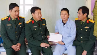 Bộ Chỉ huy Quân sự tỉnh thăm, tặng quà quân nhân mắc bệnh hiểm nghèo