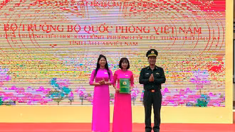 Bộ Chỉ huy BĐBP tỉnh: Trao tặng màn hình Led cho trường Tiểu học Kim Đồng