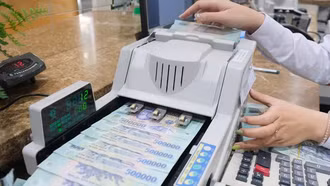 'Người dân kỳ vọng lãi suất thực dương, ngân hàng rất khó giảm lãi suất'