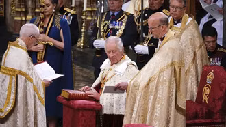 Vua Charles III của Anh chính thức đăng quang tại Tu viện Westminster