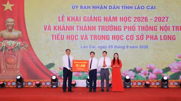 Phó Bí thư Thường trực Tỉnh ủy Hoàng Giang dự lễ khánh thành và khai giảng năm học mới tại Trường Phổ thông nội trú TH&THCS Pha Long